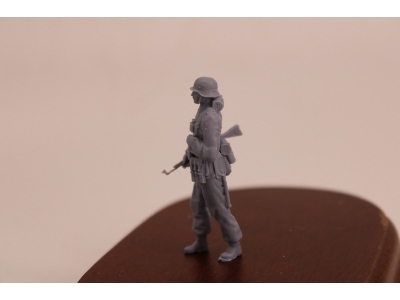 German Wwii Waffen Ss Grenadier With Sturmgewehr 44 - zdjęcie 2