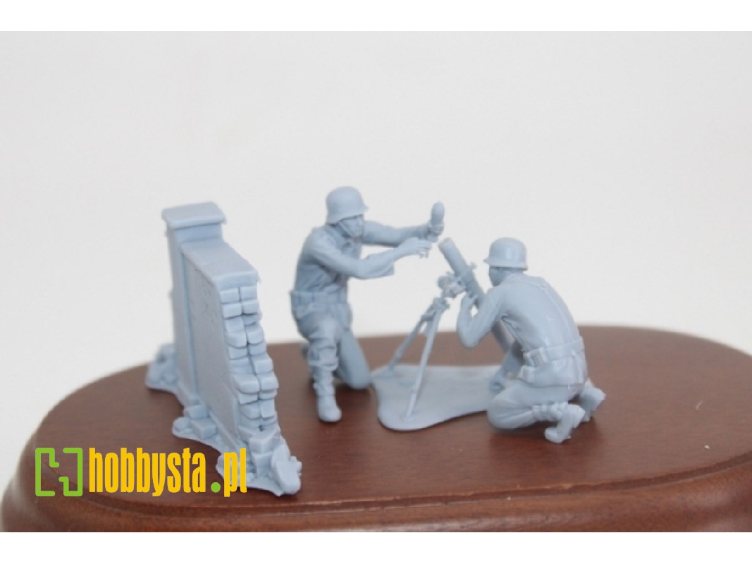 German Wwii Mortar Crew With 8 Cm Granatwerfer And Wall - zdjęcie 1