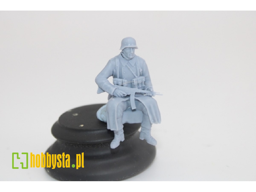 German Soldier Sitting In Greycoat With Sturmgwehr 44 - zdjęcie 1