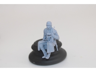 German Soldier Sitting In Greycoat With Mp40 - zdjęcie 2