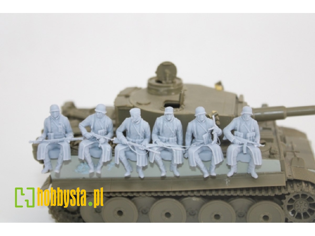 German Wwii Soldiers Sitting In Greycoat (6 Figures) - zdjęcie 1