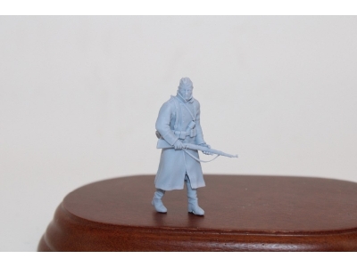 German Soldier Walking In Greycoat With Cap And Karabiner 98k - zdjęcie 1