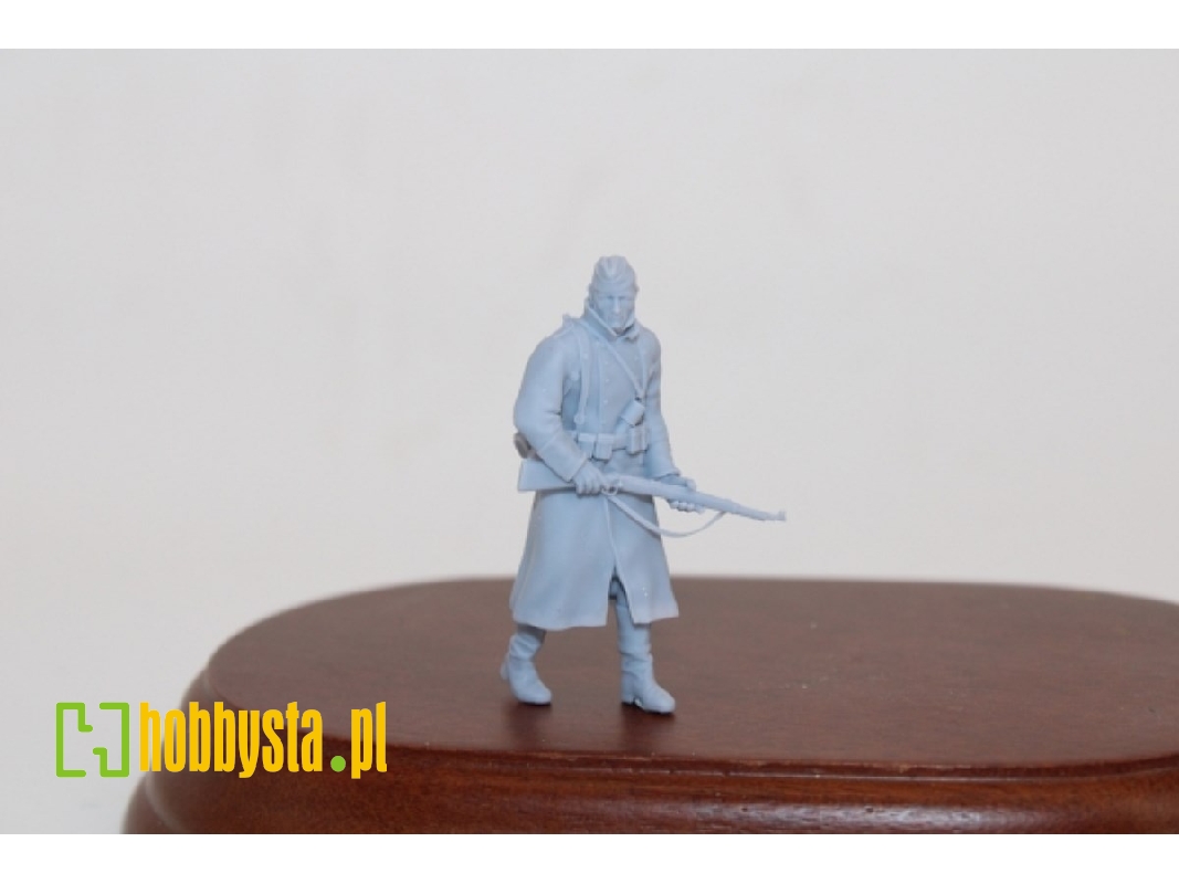 German Soldier Walking In Greycoat With Cap And Karabiner 98k - zdjęcie 1