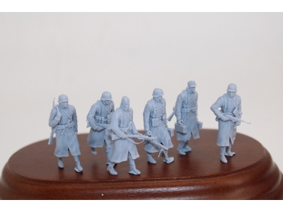 German Soldiers Walking In Wintercoat (6 Figures) - zdjęcie 1