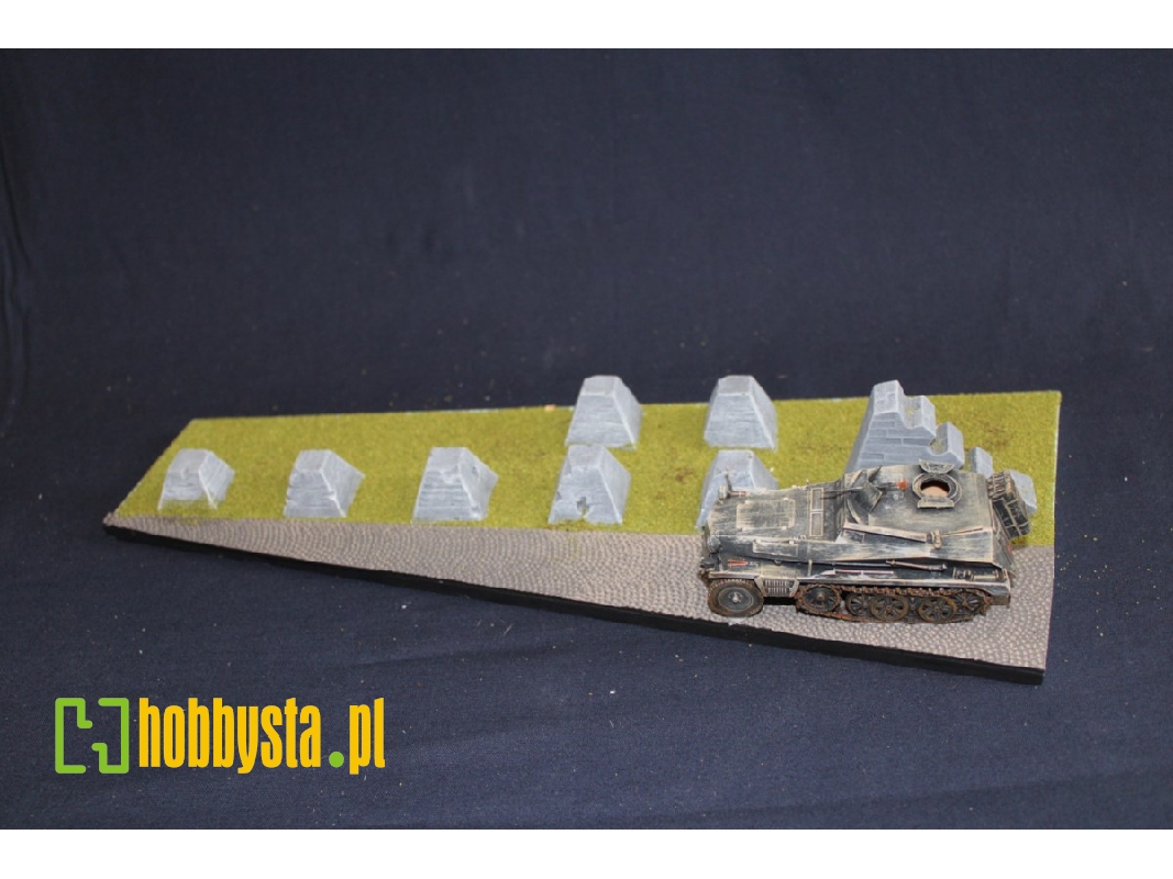 Siegfried Line Dragon's Teeth And Road Block - zdjęcie 1