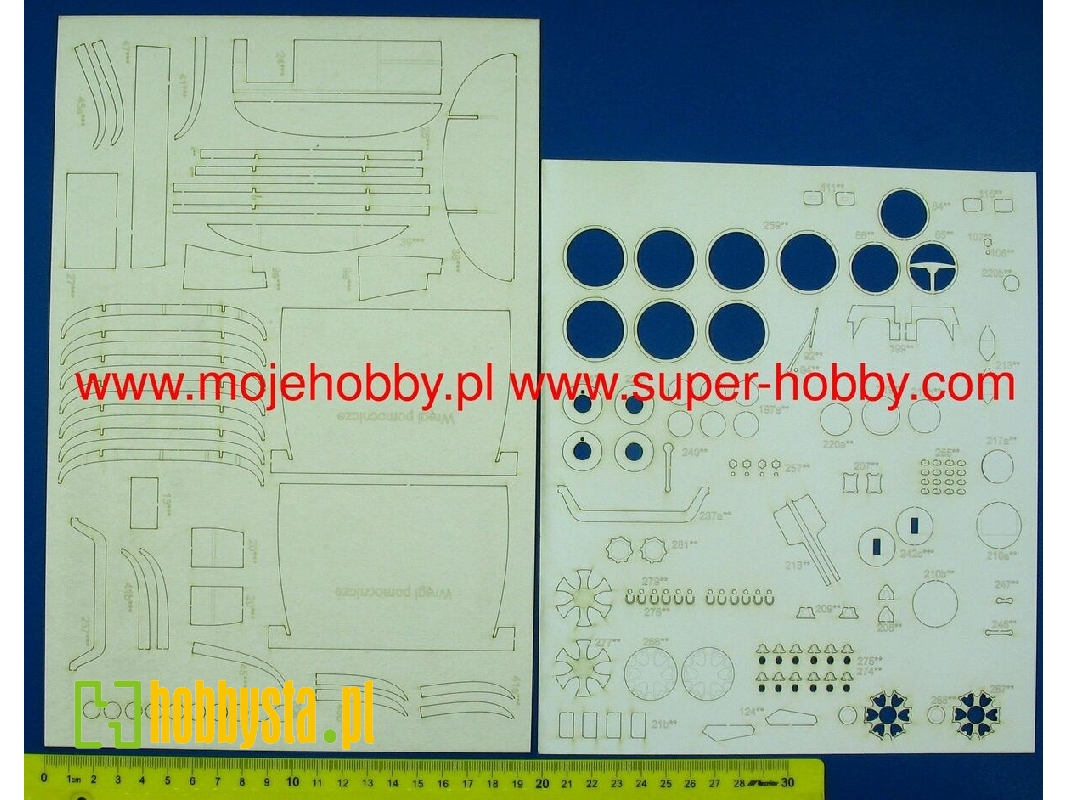 Jelcz 043 'ogórek' - Szkielet, Detale, Bieżniki - zdjęcie 1