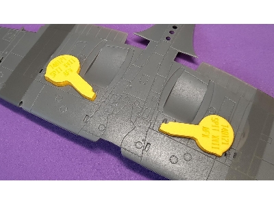 Supermarine Spitfire Mk.Xvii - Wheel Bay Plugs (For Airfix Kits) - zdjęcie 2