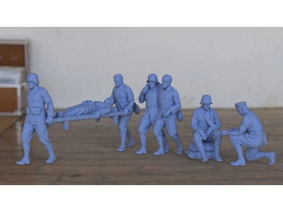 German Wwi Field Medic And Wounded - zdjęcie 1