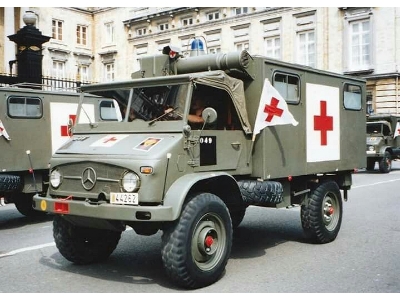 Unimog S 404 Krankenwagen - zdjęcie 7