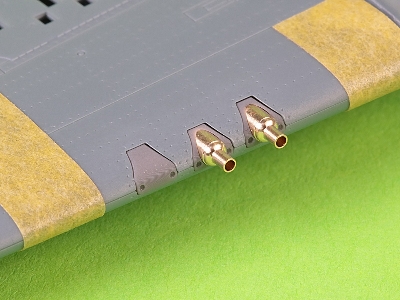 Curtiss P-40 L / N Wczesny -  Celownik, Rurka Pitota Oraz 4 X Owiewki Km-ów Browning .50 Z żywicznym Mocowaniem Do Modelu Edua