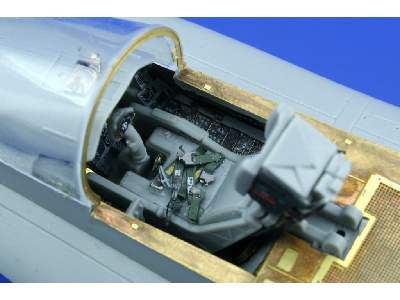  F/ A-18A interior S. A. 1/48 - Hobby Boss - blaszki - zdjęcie 3