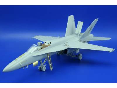  F/ A-18A S. A. 1/48 - Hobby Boss - blaszki - zdjęcie 5