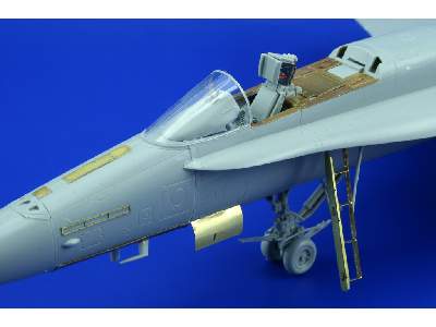  F/ A-18A S. A. 1/48 - Hobby Boss - blaszki - zdjęcie 6