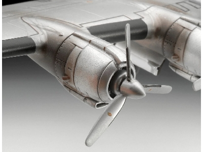 Lockheed L-1049 G Super Constellation Lufthansa - Model Set - zdjęcie 6