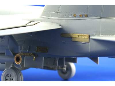  F/ A-18D exterior 1/48 - Hobby Boss - blaszki - zdjęcie 11