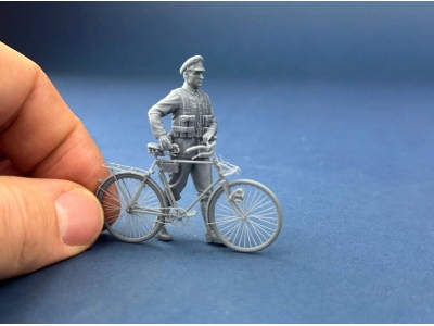 British Army Cyclist Walking With His Bicycle (1 Figure / 3d-printed) - zdjęcie 2