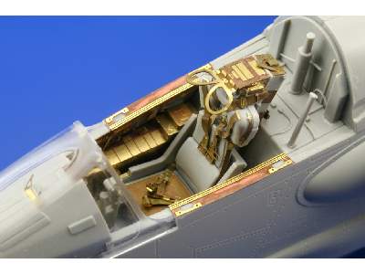  F-8E interior S. A. 1/32 - Trumpeter - blaszki - zdjęcie 5