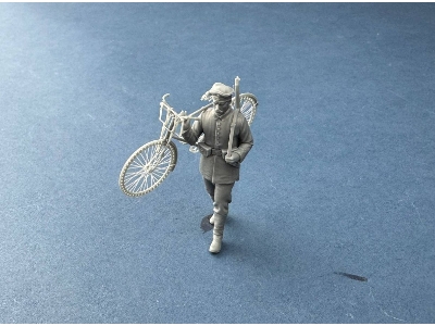 German Cyclist Carrying Bicycle (3d-printed) - zdjęcie 3