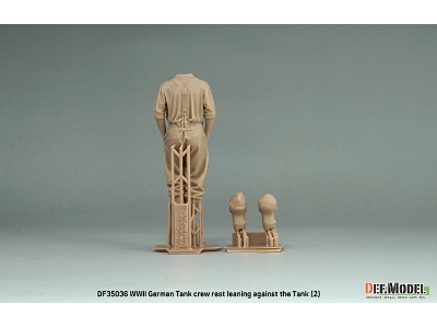 German Wwii Tank Crew - Rest Leaning Front Of Tiger I No.2 (1 Figure With 2 Heads / 3d-printed) - zdjęcie 3
