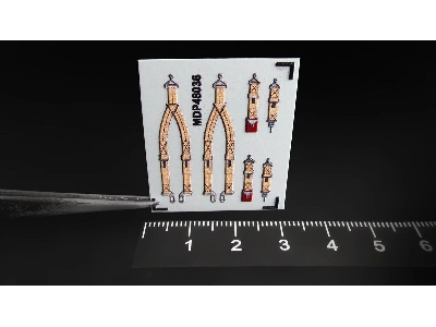 P-47 Thunderbolt And P-51 Mustang - Seat Belts - zdjęcie 1