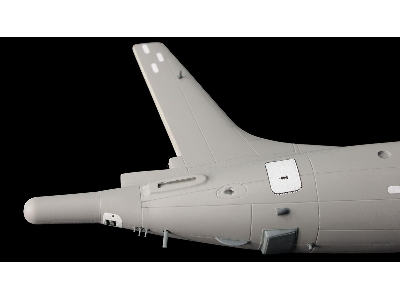 Ilyushin Il-18, Il-20 And Il-38 - Hatches And Exterior Panels (Amodel) - zdjęcie 3