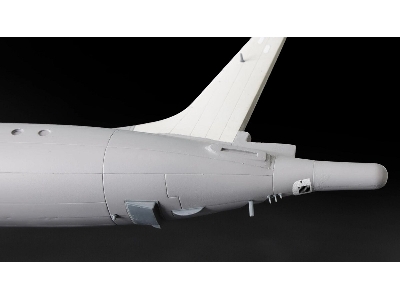 Ilyushin Il-18, Il-20 And Il-38 - Hatches And Exterior Panels (Amodel) - zdjęcie 19