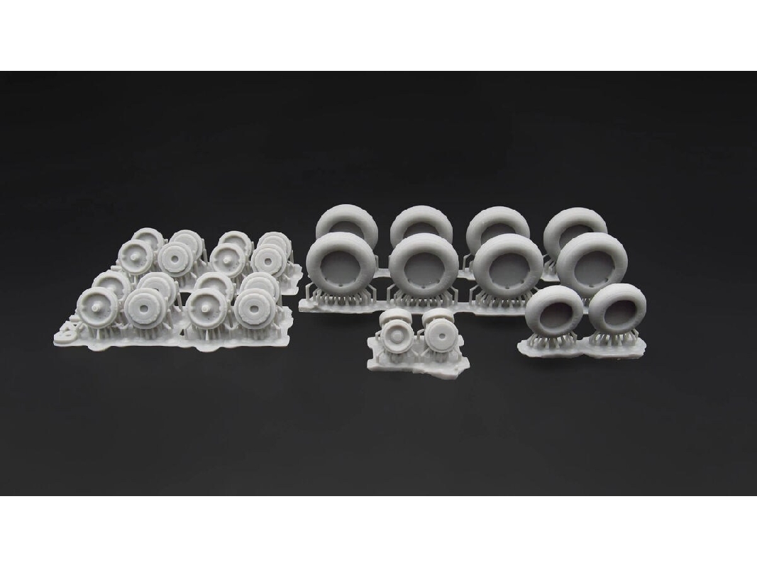 Ilyushin Il-18 / Il-20 / Il-22 And Il-38 - Wheels Only (For A-model Kits) - zdjęcie 1