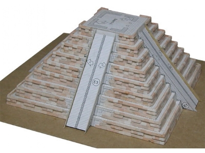 Step-pyramid Kukulcan In Chichen Itza - zdjęcie 2