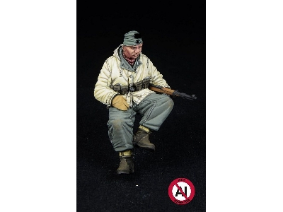 German Wwii Waffen Ss Soldier Sitting (Winter 1943-1945 / 2 Figures) - zdjęcie 4