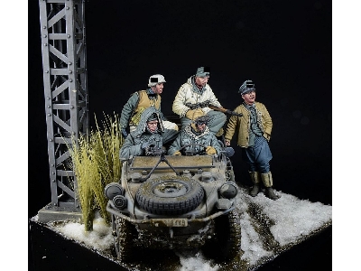 Platz Der Leibstandarte - Kharkov 1943 (Fritz Witt & Schwimm Crew / 5 Figures) - zdjęcie 3