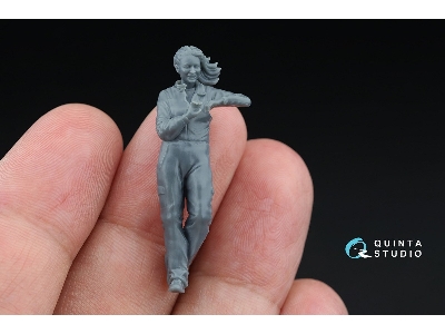 Svetlana Stending Near Su-31 (1 Figure 3d-printed / For Quinta Models Kits) - zdjęcie 4
