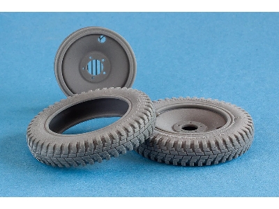 Sd.Kfz. 250 - Uncommon Off-road Spare Kit (For Das Werk Kits) 1 Spare, 1 Tyre, 1 Rim - Das Werk - zdjęcie 2