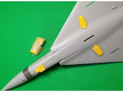 Dasasault Mirage 2000 - Wheel Bay Plugs (For Italeri Kits) - zdjęcie 2