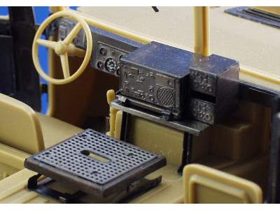  M-1025 interior 1/35 - Academy Minicraft - blaszki - zdjęcie 3