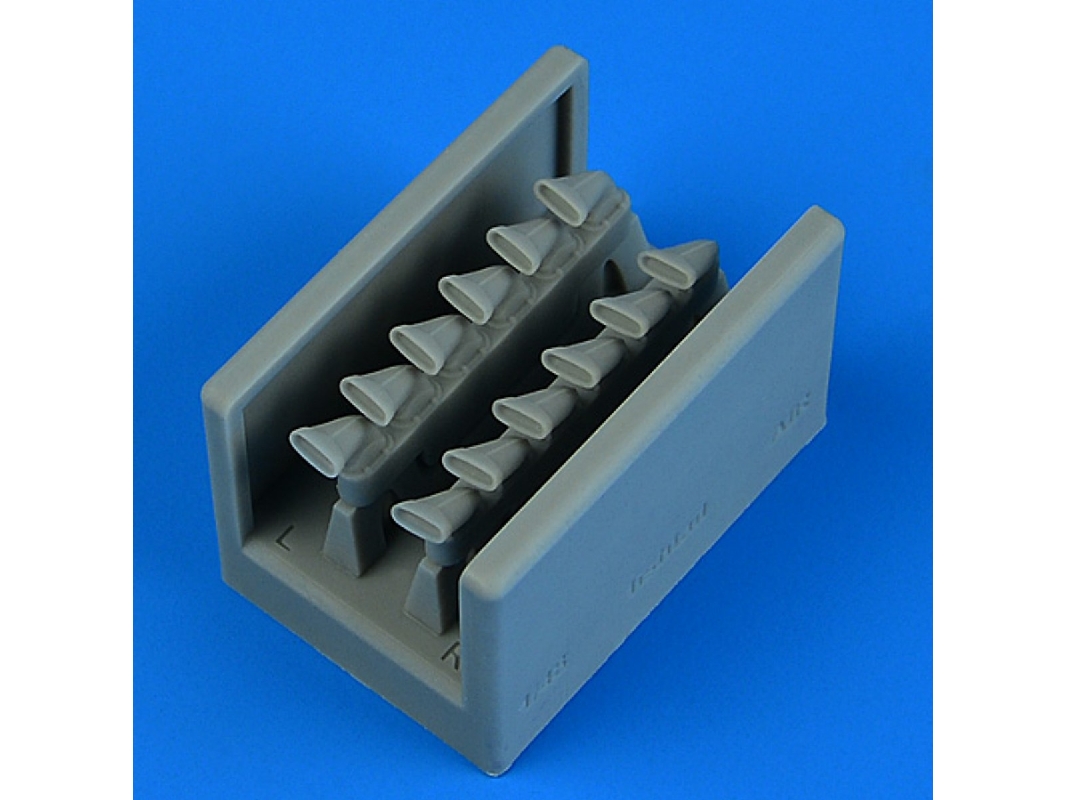 Supermarine Spitfire Mk.Ixe / Tr.9 - Fishtail Exhaust (For Airfix Kits) - zdjęcie 1