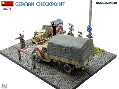 German Checkpoint - 3t Cargo Truck 3,6-36s & Kfz.1 Type 170vk With Feldgendarmerie (Big Set) - zdjęcie 61