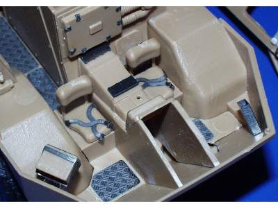  VAB 4x4 interior 1/35 - Heller - blaszki - zdjęcie 6