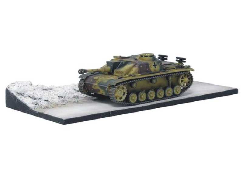 StuH.42 10.5cm w/Diorama Base, Ardennes 1944 - zdjęcie 1 StuH.42 10.5cm w/Diorama Base, Ardennes 1944 - zdjęcie 1