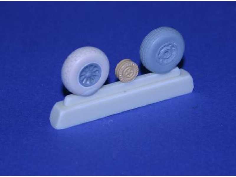 P-51B wheels for Hasegawa (master by Hi-Kit) - zdjęcie 1 P-51B wheels for Hasegawa (master by Hi-Kit) - zdjęcie 1