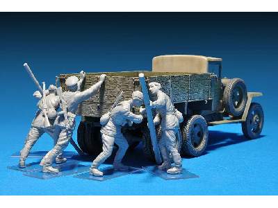 Pushing Soviet Soldiers - zdjęcie 3