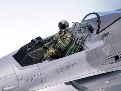 F-16CG (Block 40) edycja limitowana - zdjęcie 9