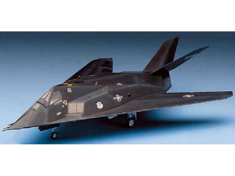 F-117A Stealth Fighter/Bomber - zdjęcie 1 F-117A Stealth Fighter/Bomber - zdjęcie 1