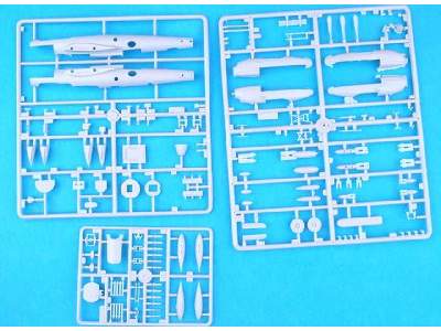 Samolot rozpoznawczy Pe-2R z cysterną BZ-38 - zdjęcie 2