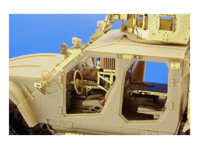 M-ATV MRAP interior 1/35 - Kinetic - zdjęcie 13