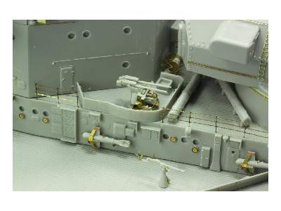 Bismarck part 2 - front area 1/200 - Trumpeter - zdjęcie 7