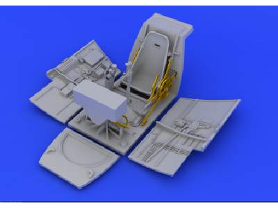 Bf 109E cockpit and radio compartment 1/48 - Eduard - zdjęcie 1