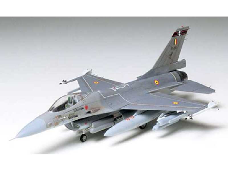 General Dynamics F-16 Fighting Falcon - zdjęcie 1 General Dynamics F-16 Fighting Falcon - zdjęcie 1