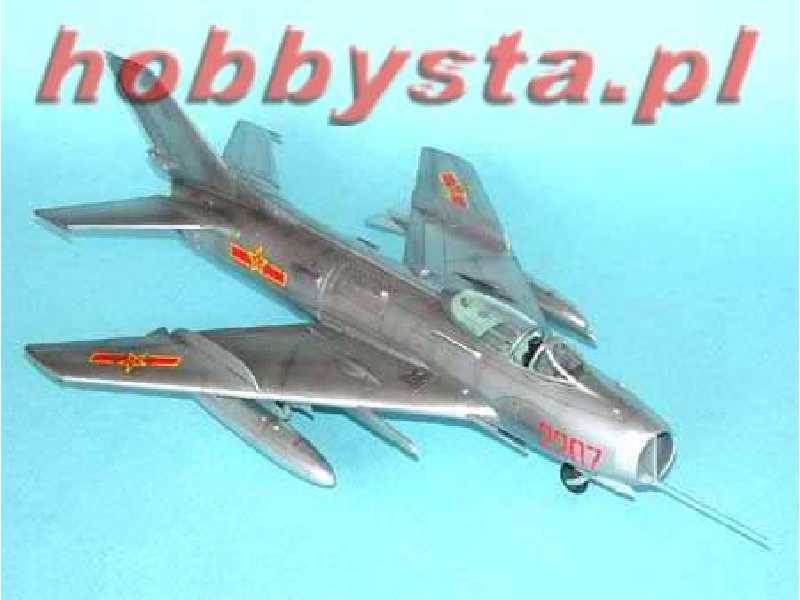 MiG-19S Frarmer C - zdjęcie 1 MiG-19S Frarmer C - zdjęcie 1