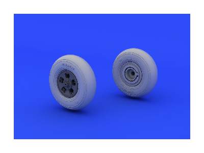 Spitfire wheels - 5 spoke,  smooth tire 1/48 - Eduard - zdjęcie 3