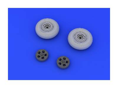 Spitfire wheels - 5 spoke,  smooth tire 1/48 - Eduard - zdjęcie 4